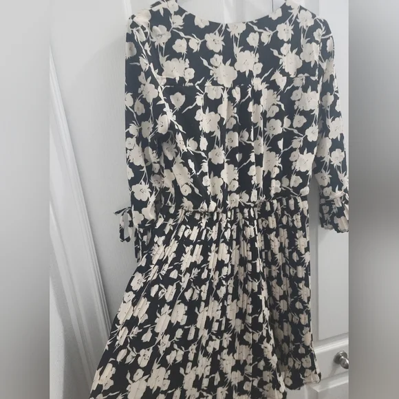 NWT Smak Parlour Lead Like A Girl Fit & Flare V-Neck Pleated Dress - Picture 12 of 15